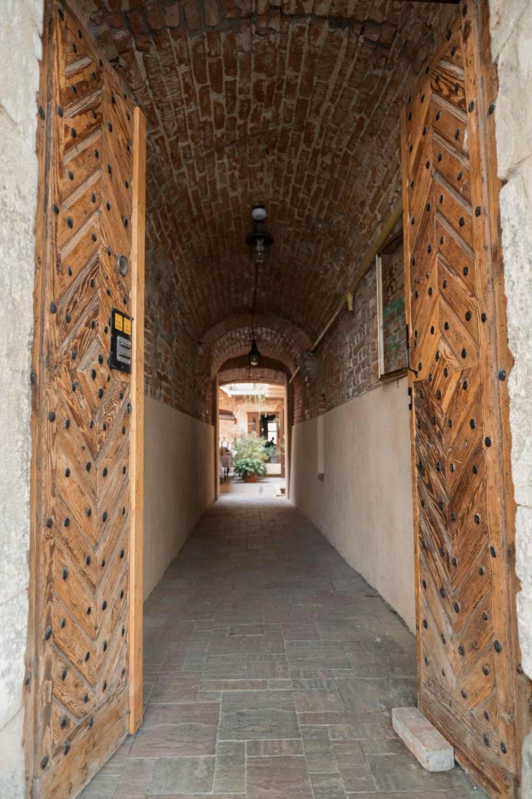 Apart Yaroslava Osmomysla 9 Square - City Center Liov Exterior foto
